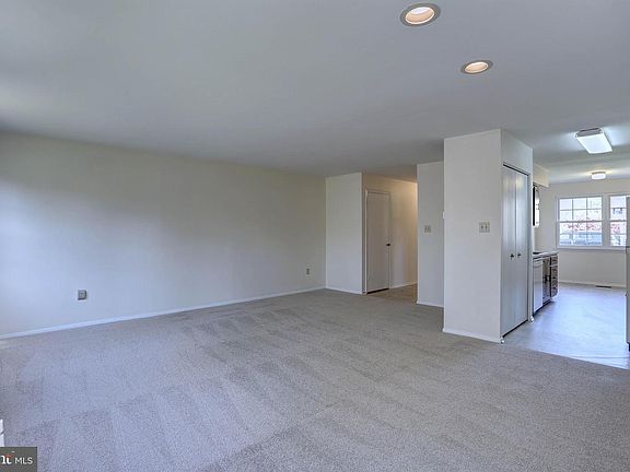 3rd image of 6 Golden Hill Ct