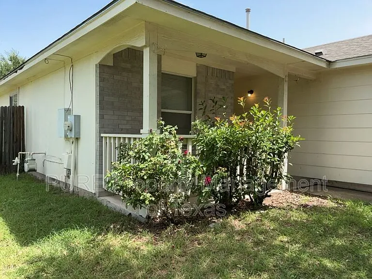 615 Losoya Ct — Photo 3