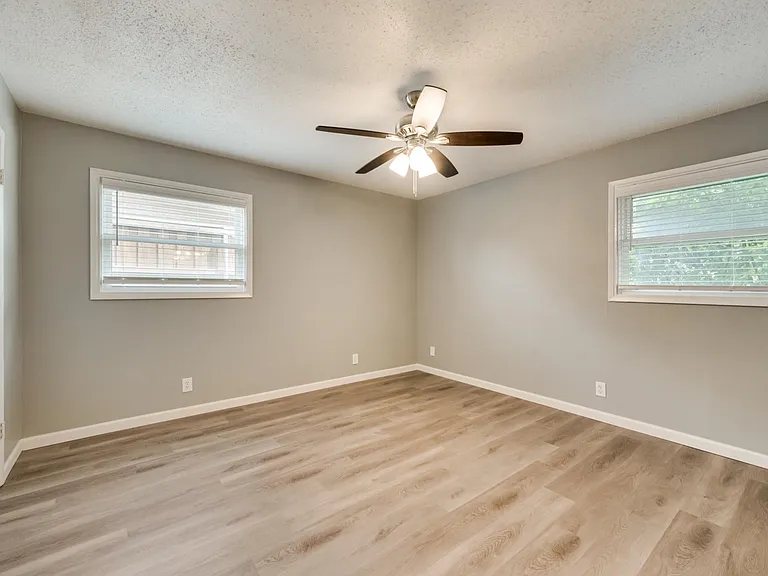 2402 Scotswood Dr — Photo 21