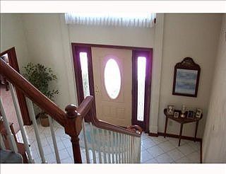 1st image of 581 Agnes St