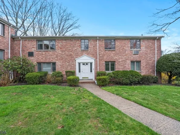 86 Troy Dr #B, Springfield Twp., NJ 07081