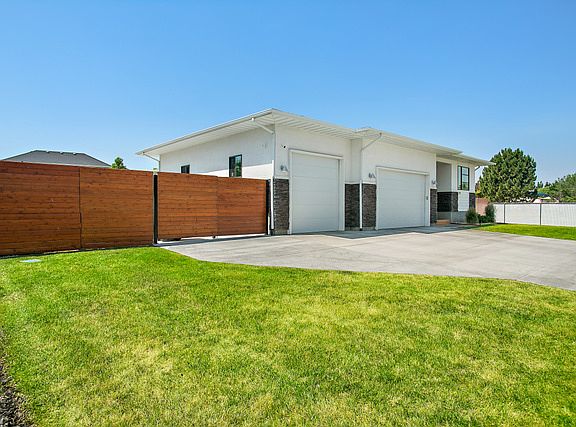 3rd image of 1361 W Black Cherry Way