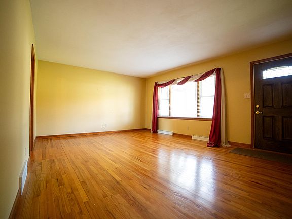 4th image of 418 South Dr