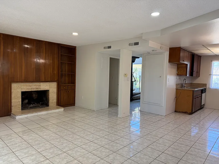 14522 Del Amo Ave #D — Photo 7
