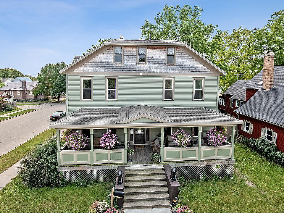 701 14th Ave, Menominee, MI 49858 Zillow