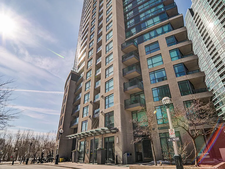 219 Fort York Blvd #LPH3702 — Photo 26