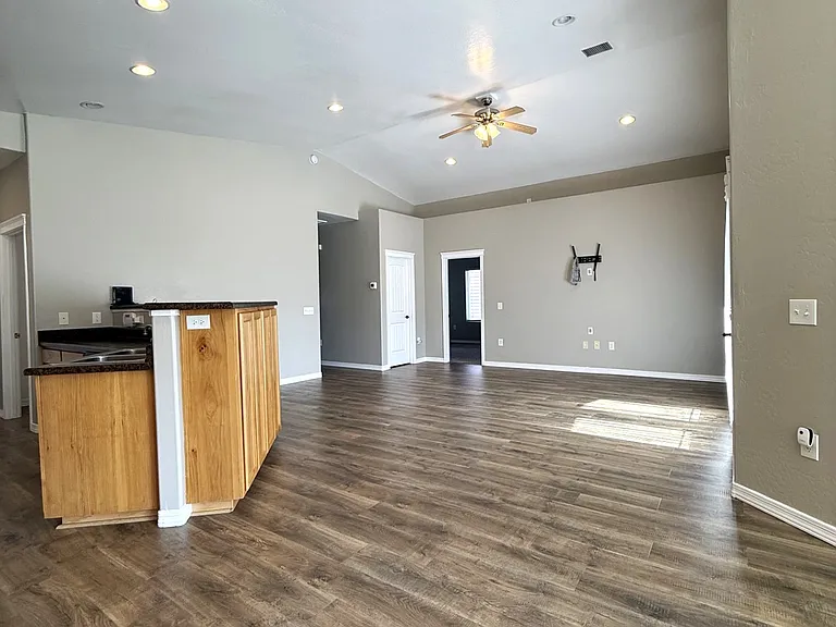85 S Hillcrest Dr — Photo 9