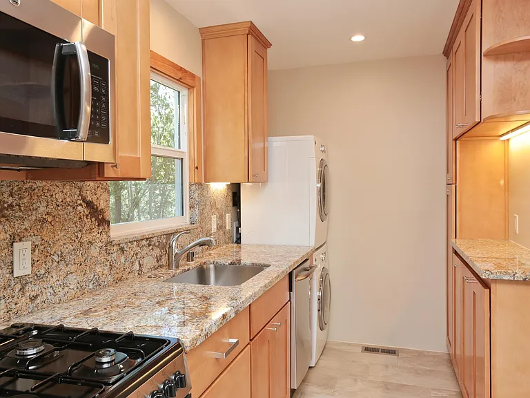 2045 Bowdoin St — Photo 3