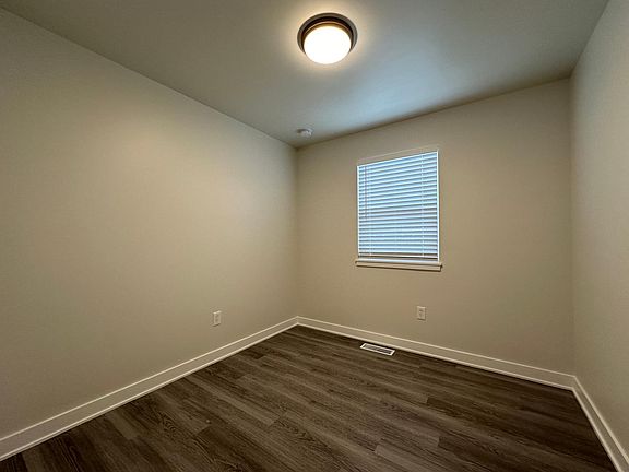 3rd image of 717 Juniper Rd