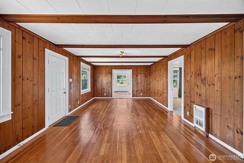 5th image of 4417 Seahurst Avenue