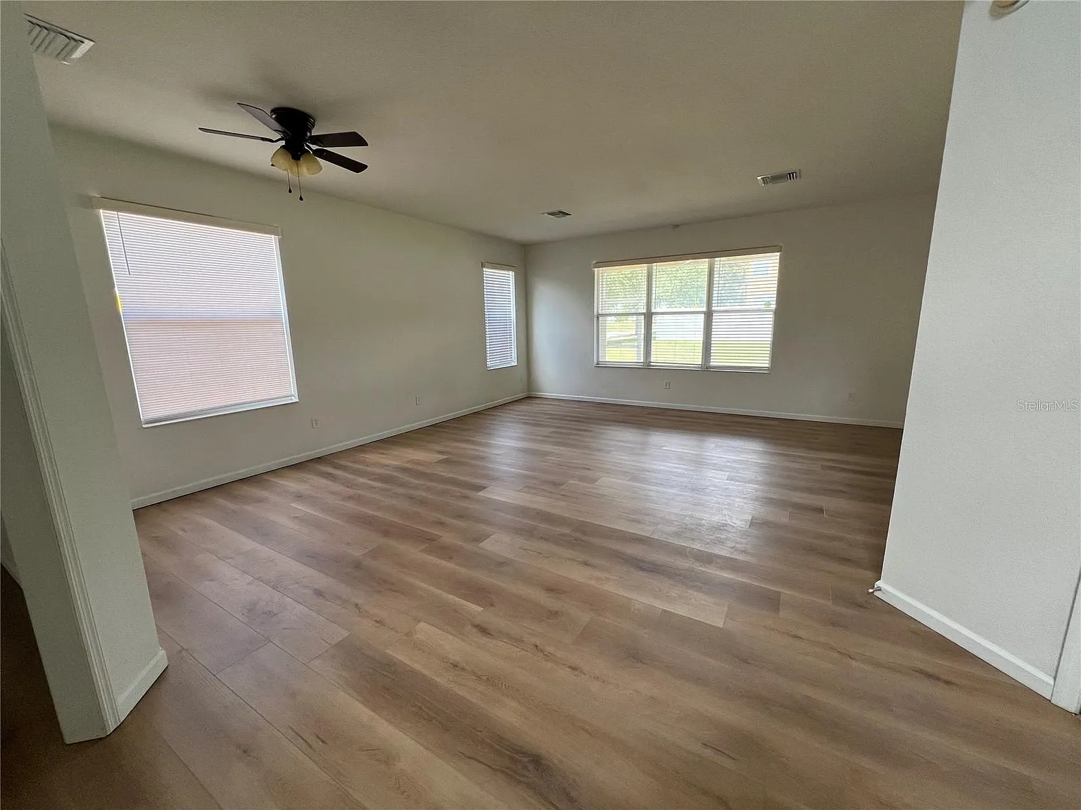 4 bed, 3.5 bath, 2510 sqft, $2,500 — Photo 2