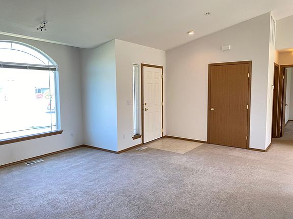 3rd image of 2093 Pratt Ct
