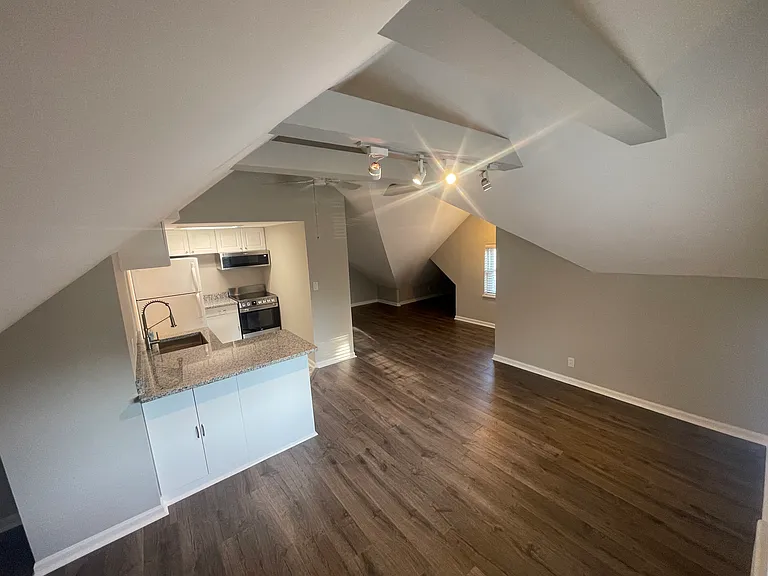2984 Linwood Ave #3 — Photo 3
