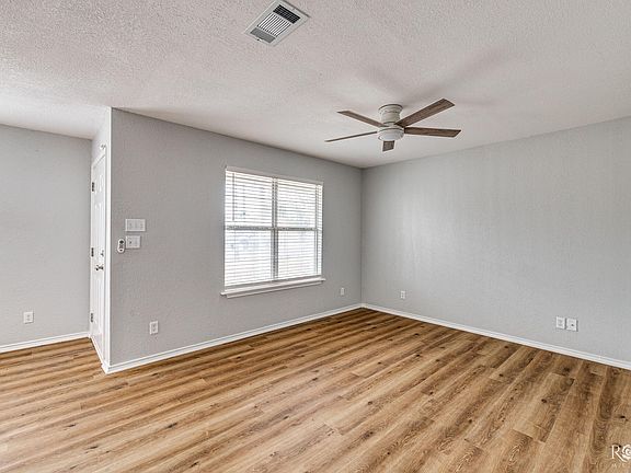 5th image of 810 W 18th St