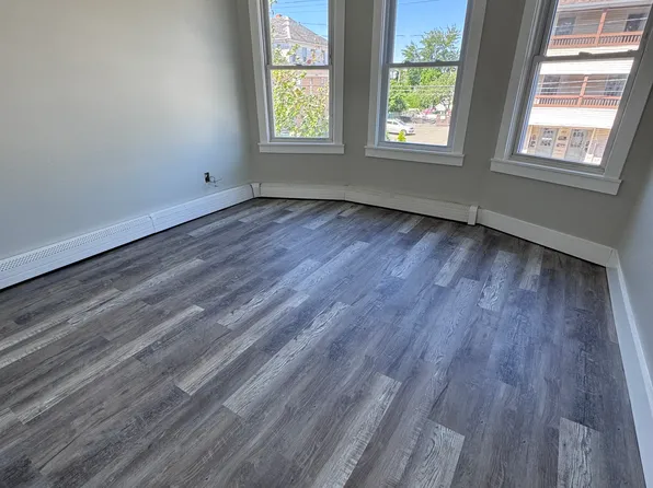 1518 Pembroke St, Bridgeport, CT