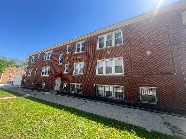 6601 S Washtenaw Ave #1W — Photo 2