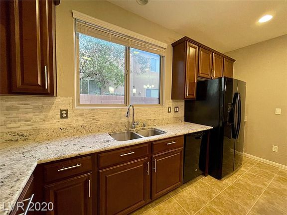 5th image of 10416 Yew Blossom Ave