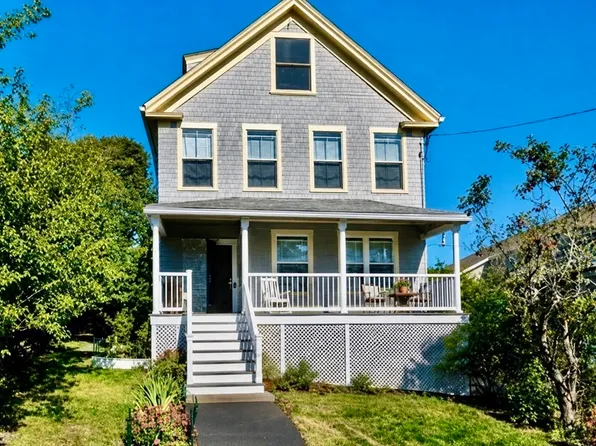 14 Highland Ave, Hull, MA 02045