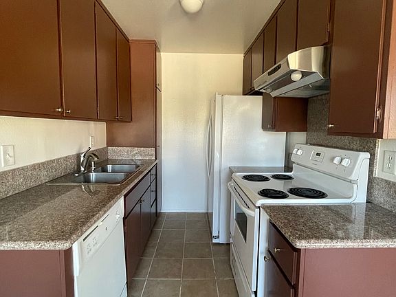 3rd image of 3734 S Canfield Ave APT 221