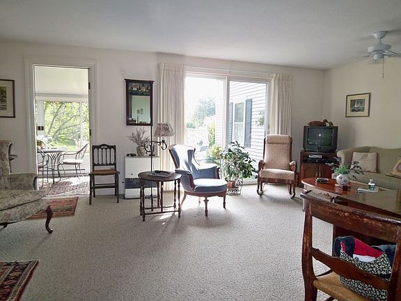 4th image of 47 Maine St Unit 5