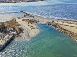 4 Elfland Ct, Oyster Bay, NY 11771