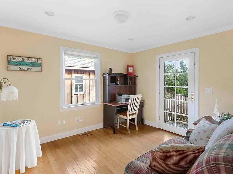 23 Whiting Rd — Photo 8