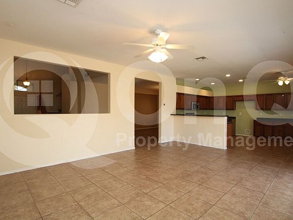 3rd image of 652 W Vineyard Plains Dr