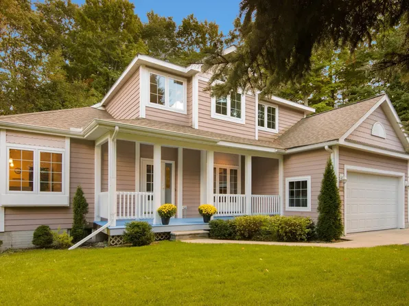 6222 S Westwood Pkwy, Suttons Bay, MI 49682