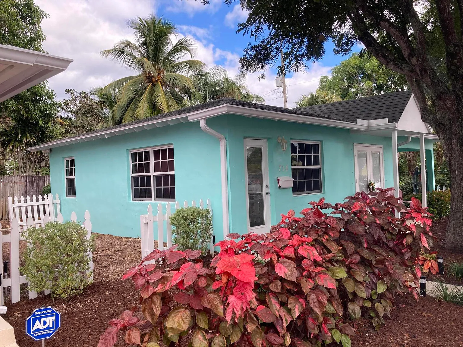 Studio, 1.0 bath, 350 sqft, $1,250 — Photo 2