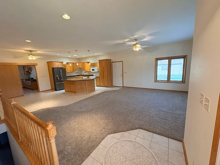 924 Elmridge Dr — Photo 3