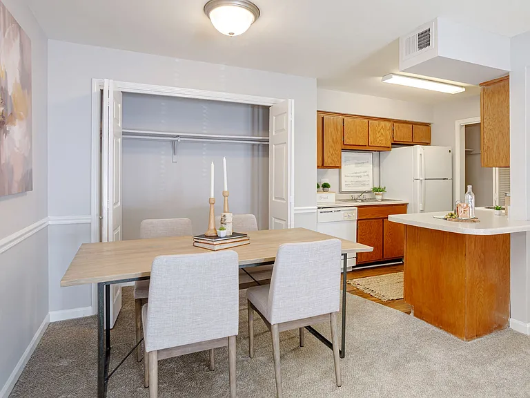 Shadowbluff Apartments — Photo 28