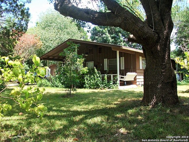 1st image of 611 Pecan St