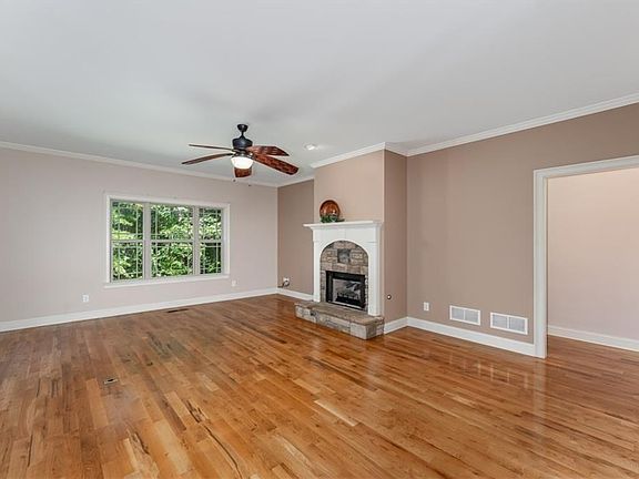 4th image of 1158 Bailey Rd SE