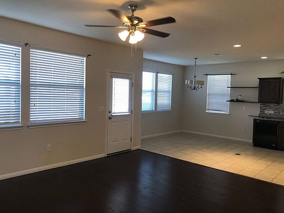 4th image of 519 Twisted Oaks Ln
