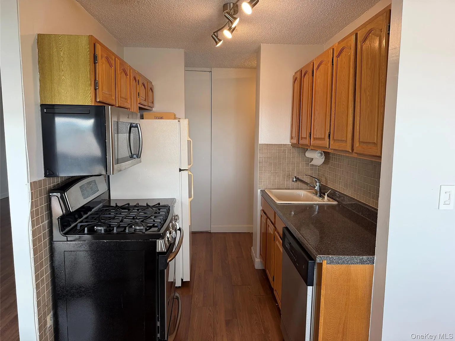 1 bed, 1.0 bath, 762 sqft, $3,150 — Photo 2