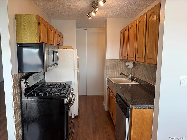 2 Bay Club Dr #7Y — Photo 2