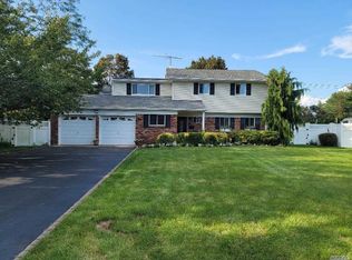 44 Glen Ln, Kings Park, NY 11754