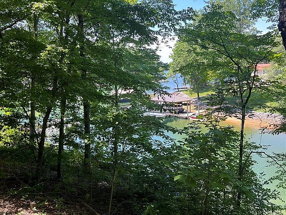 3rd image of 120 Sawyer Ln