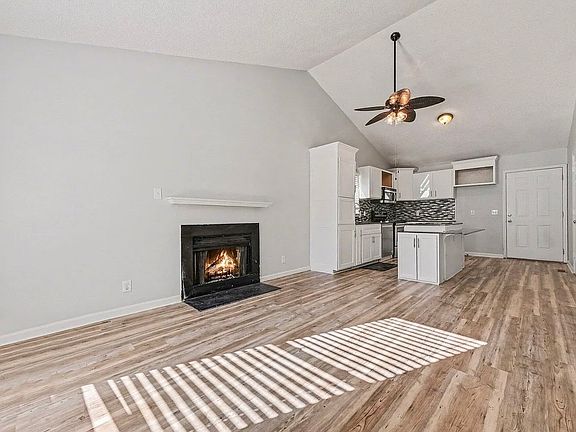 2nd image of 4 Conder Pl