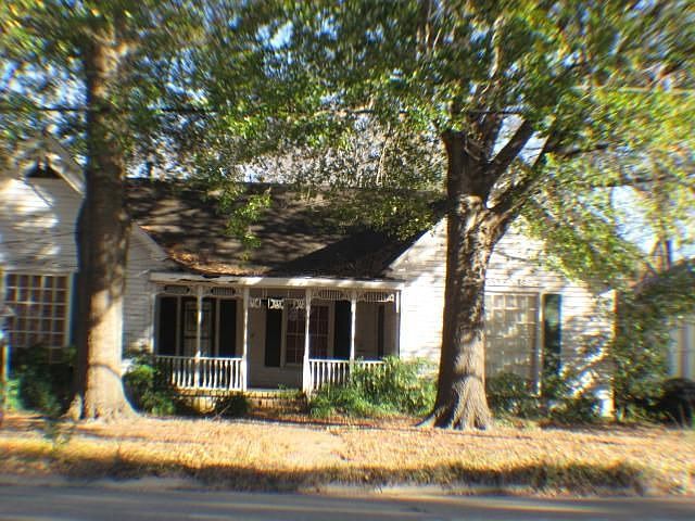 1st image of 908 N Rockwall Ave