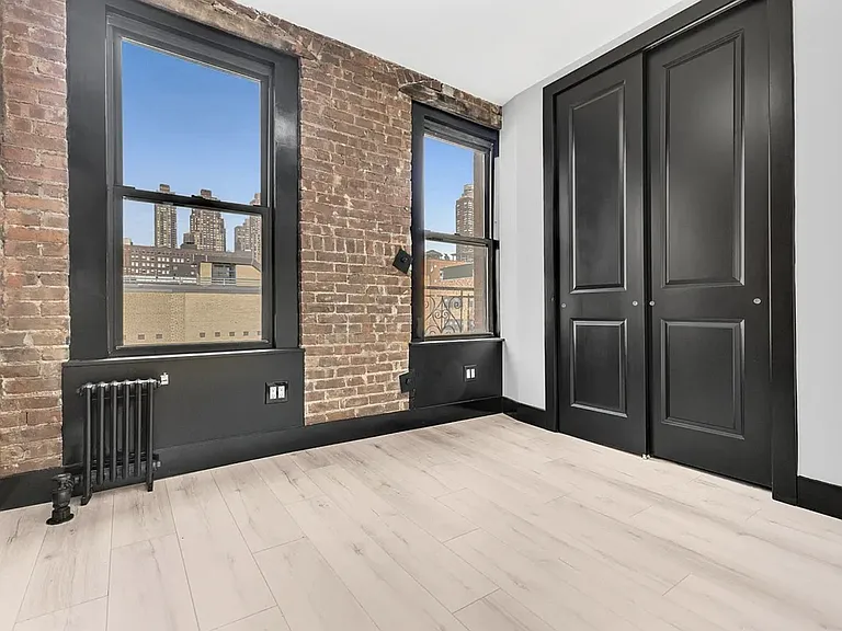 438 W 52nd St #12E — Photo 2