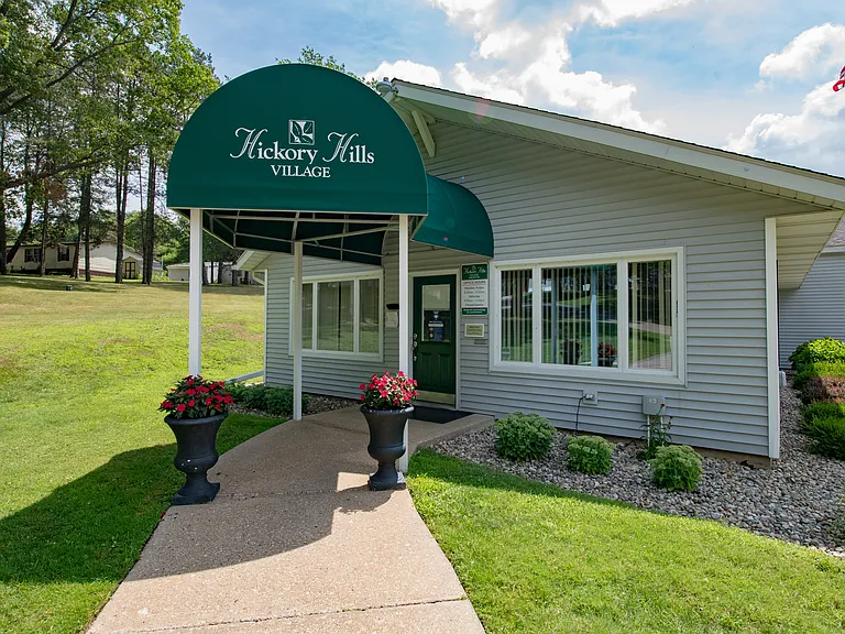Hickory Hills Village — Photo 12