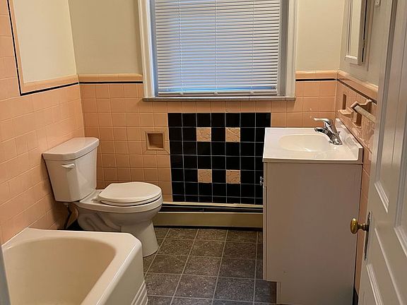 5th image of 527-531 Linden St #2