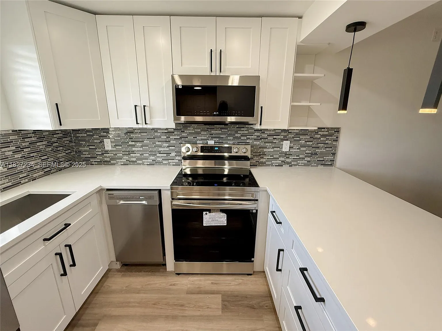 2 bed, 918 sqft, $2,000 — Photo 4