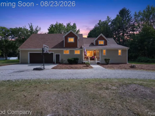 2145 Cole Rd, Lake Orion, MI 48362