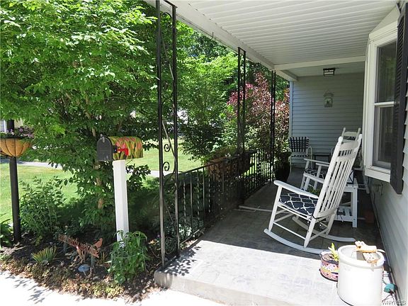 3rd image of 178 Hirschfield Dr