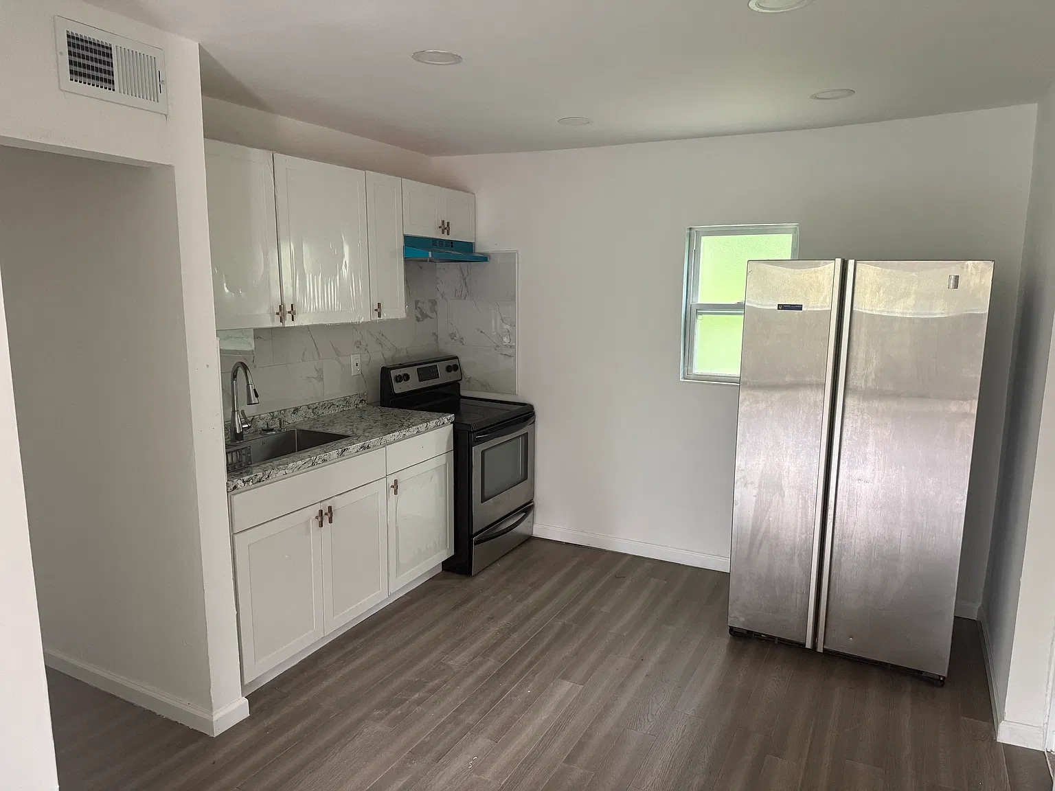 2 bed, 1000 sqft, $1,200 — Photo 3