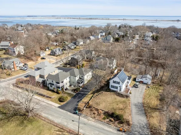 62 South St APT C, Plymouth, MA 02360