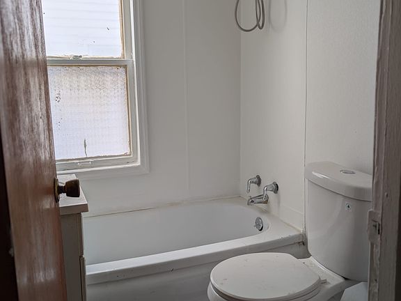 3rd image of 3467 E 149th St #3467