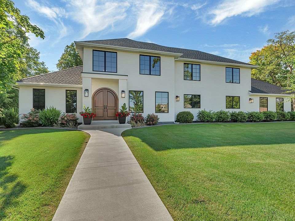 1st image of 1604 1st St N